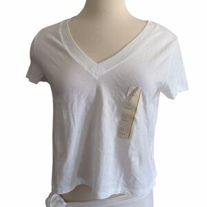 Universal Thread NWT Women’s White V-Neck Short Sleeve Tee Size Small